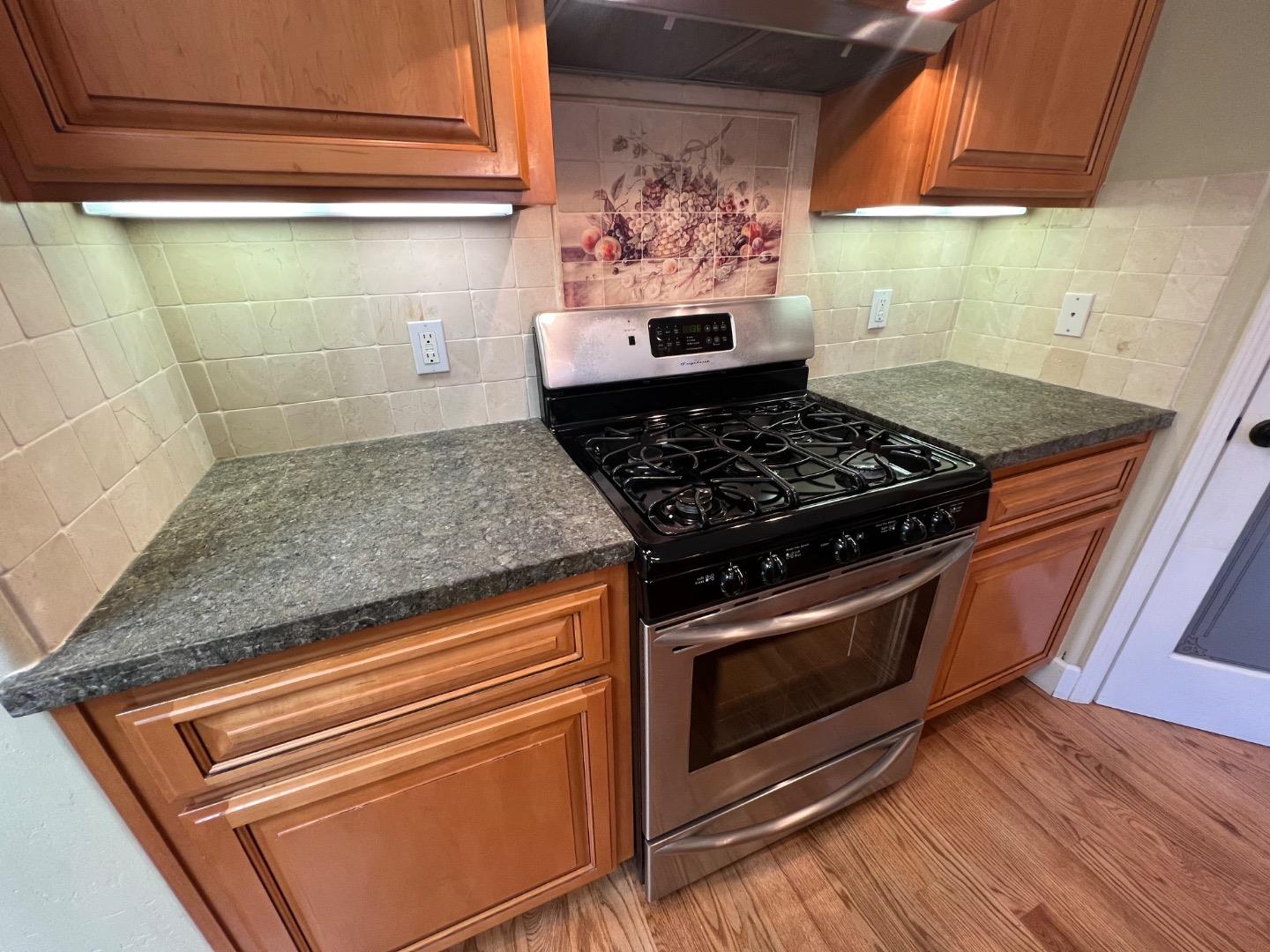 Detail Gallery Image 4 of 22 For 1457 Maxine Ave, San Jose,  CA 95125 - 3 Beds | 2 Baths
