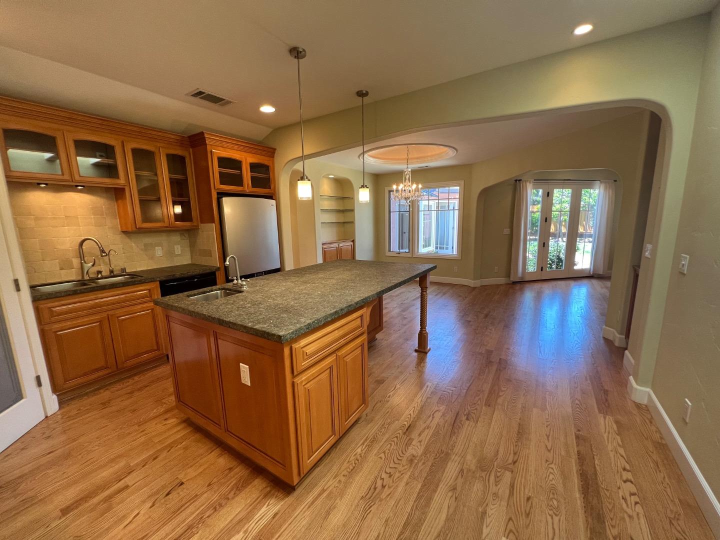 Detail Gallery Image 6 of 22 For 1457 Maxine Ave, San Jose,  CA 95125 - 3 Beds | 2 Baths