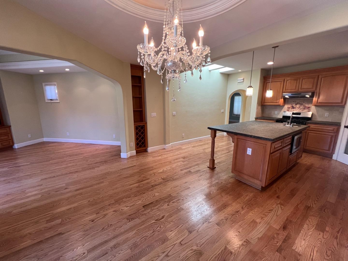 Detail Gallery Image 7 of 22 For 1457 Maxine Ave, San Jose,  CA 95125 - 3 Beds | 2 Baths
