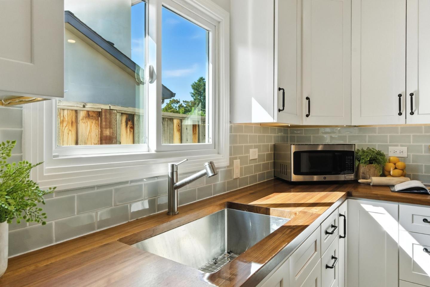 Detail Gallery Image 10 of 22 For 230 Rutherford Ave, Redwood City,  CA 94061 - 2 Beds | 1 Baths