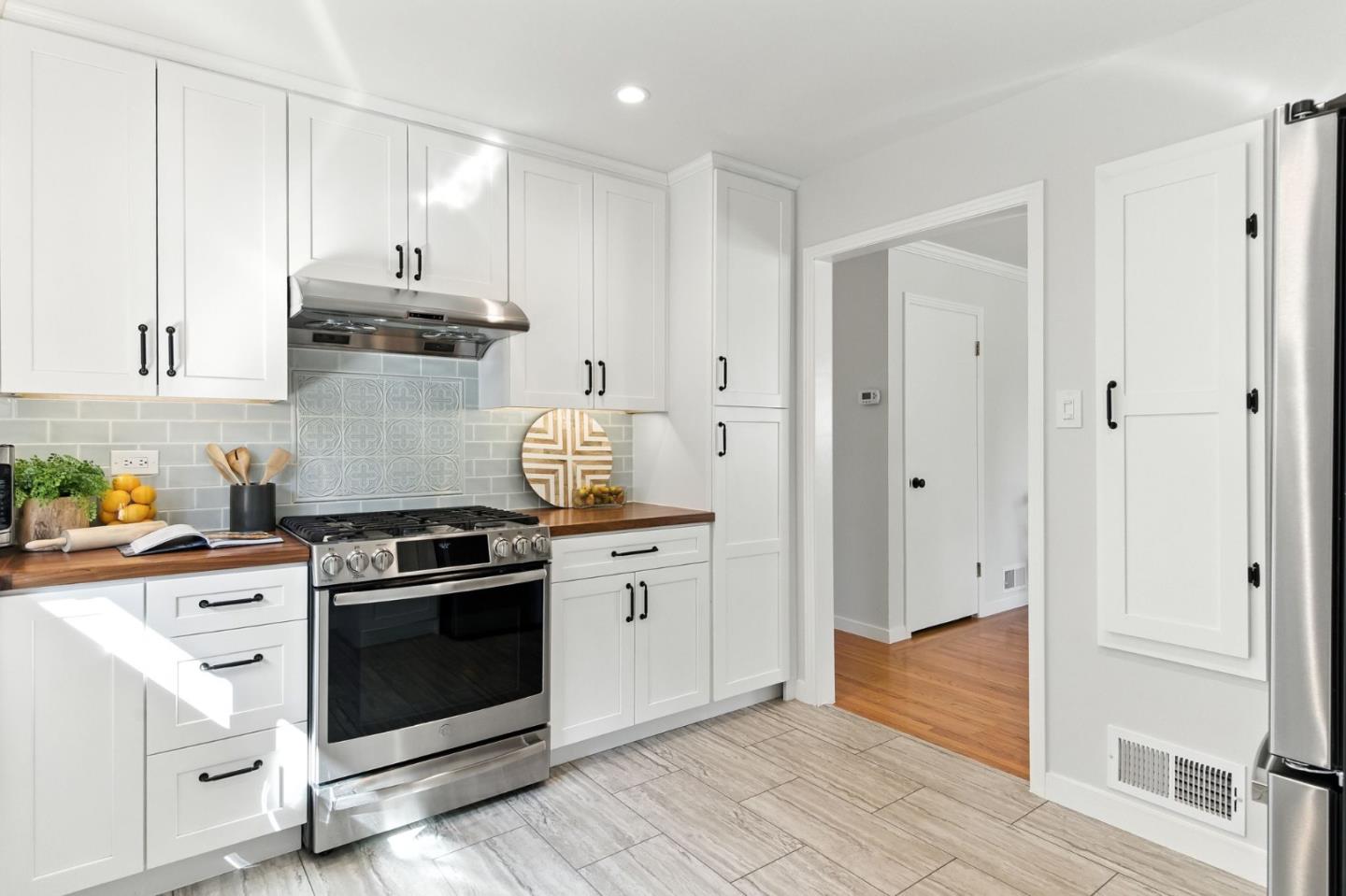 Detail Gallery Image 9 of 22 For 230 Rutherford Ave, Redwood City,  CA 94061 - 2 Beds | 1 Baths