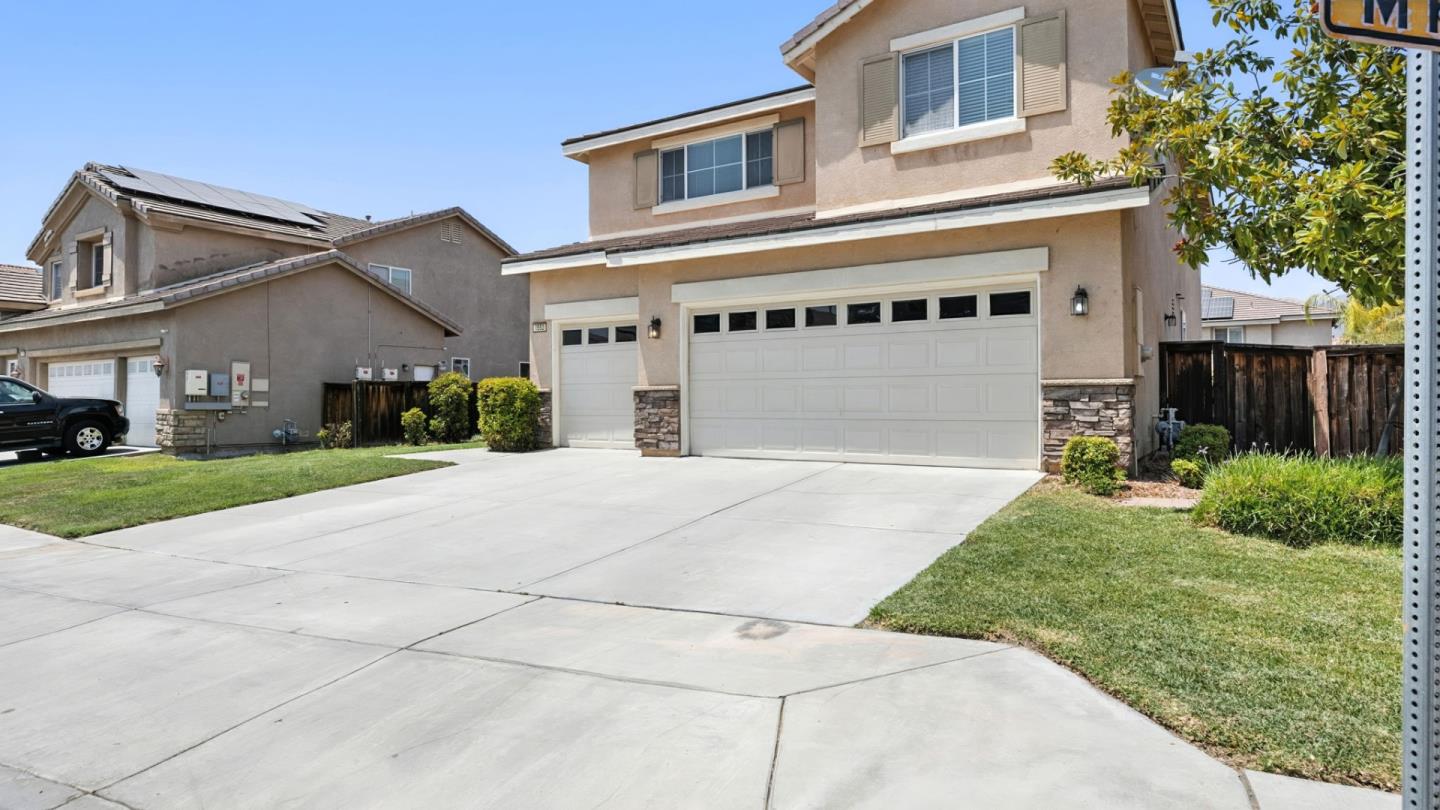 Detail Gallery Image 4 of 77 For 1553 Coldridge Cir, San Jacinto,  CA 92583 - 5 Beds | 3 Baths