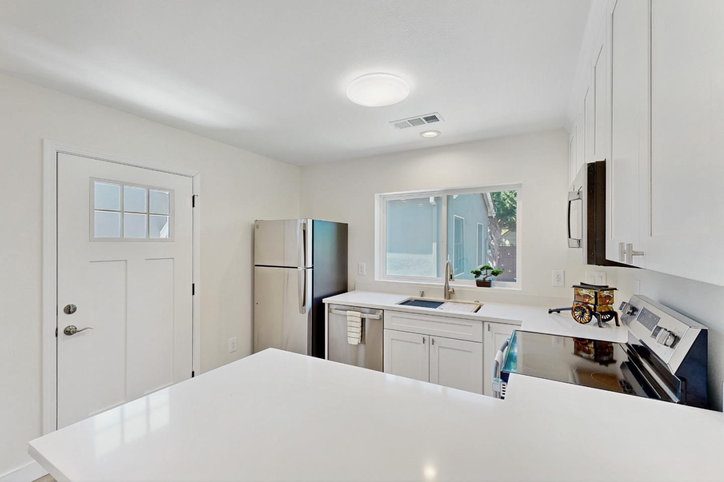 Detail Gallery Image 55 of 66 For 530 Irving Ave, San Jose,  CA 95128 - 4 Beds | 3 Baths