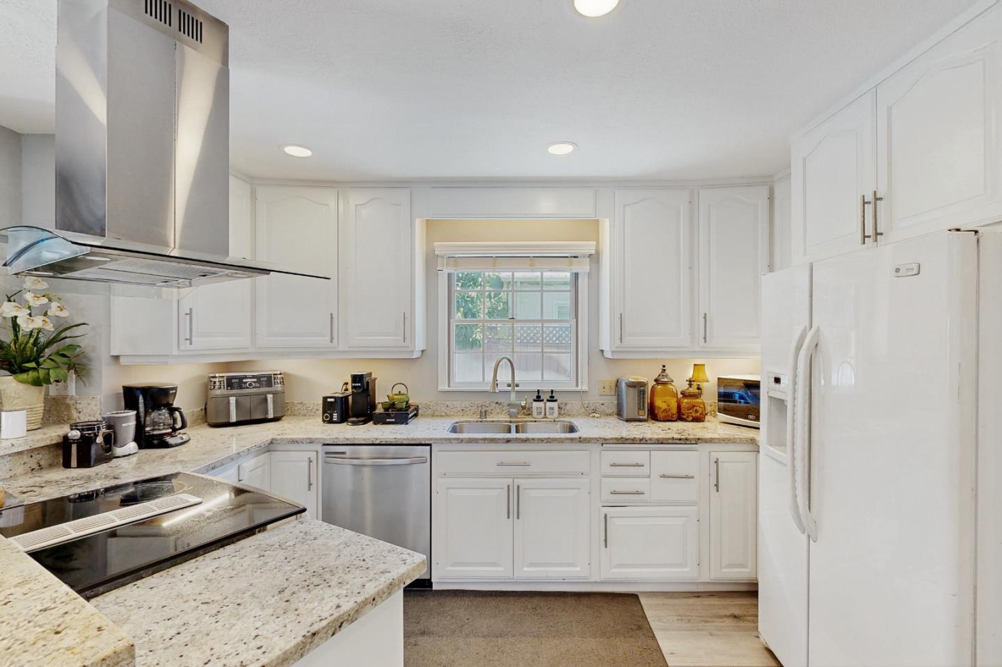 Detail Gallery Image 9 of 18 For 530 Irving Ave, San Jose,  CA 95128 - 4 Beds | 3 Baths