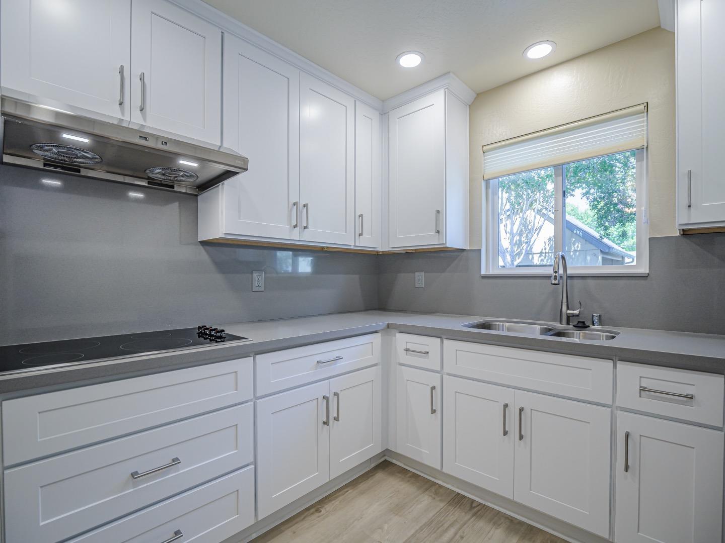 Detail Gallery Image 16 of 61 For 1221 Broadway, Santa Cruz,  CA 95062 - 4 Beds | 2 Baths