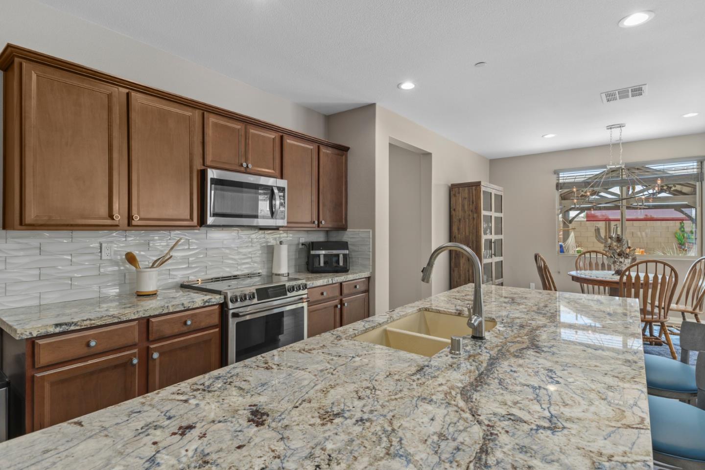 Detail Gallery Image 14 of 38 For 33039 Saint Emilion Court, Winchester,  CA 92596 - 5 Beds | 4 Baths