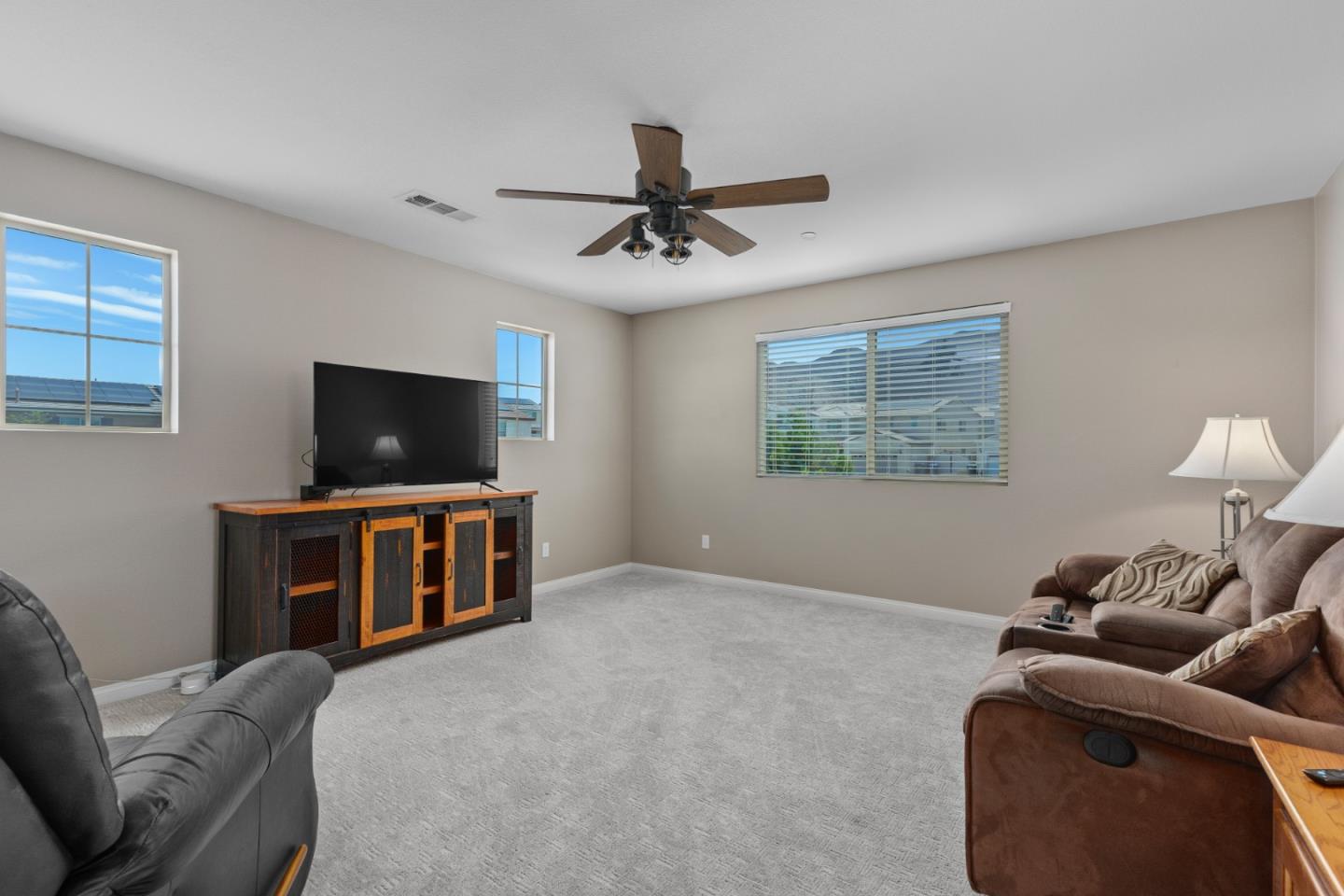 Detail Gallery Image 20 of 38 For 33039 Saint Emilion Court, Winchester,  CA 92596 - 5 Beds | 4 Baths
