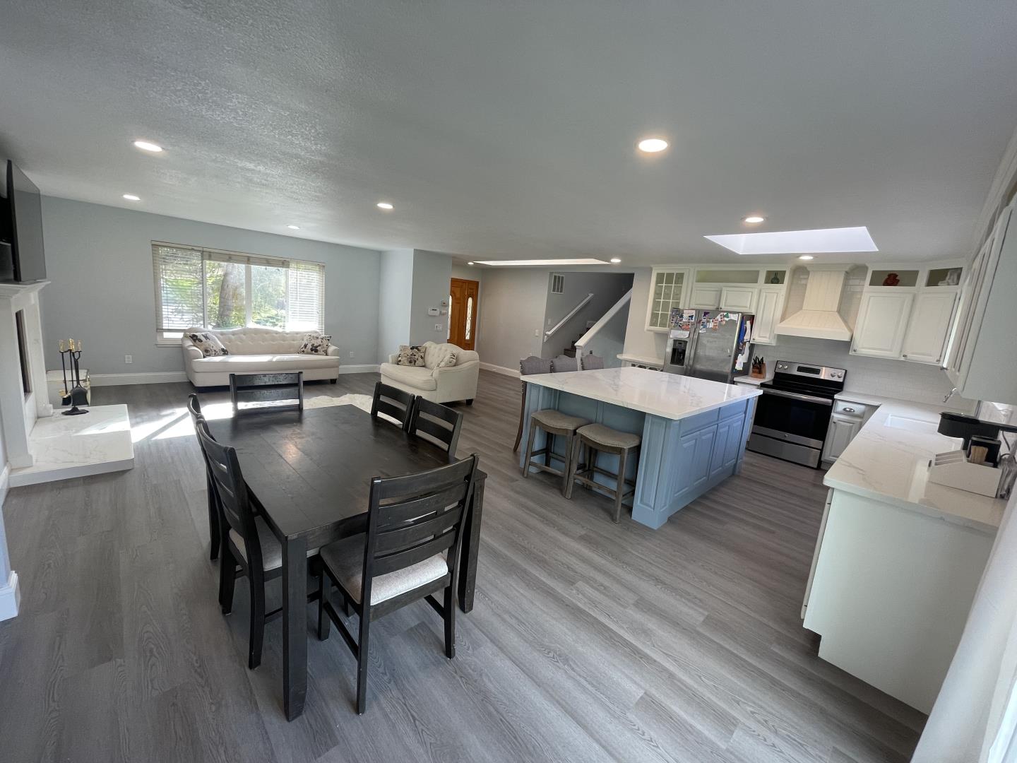 Detail Gallery Image 6 of 36 For 15105 Charter Oak Blvd, Salinas,  CA 93907 - 4 Beds | 2/1 Baths