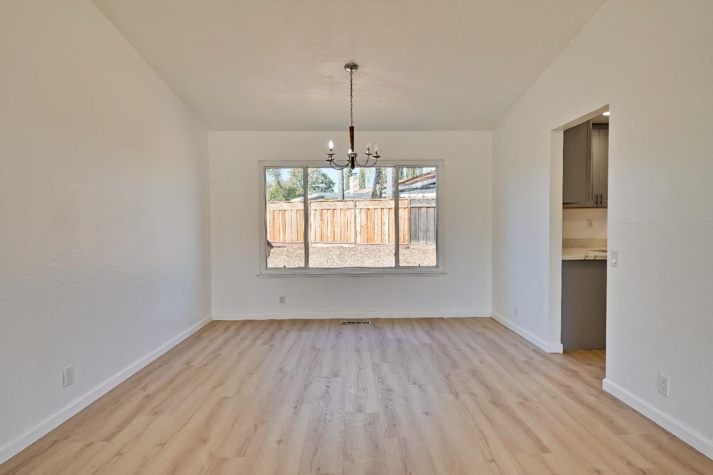 Detail Gallery Image 14 of 71 For 5629 Morton Way, San Jose,  CA 95123 - 4 Beds | 2/1 Baths
