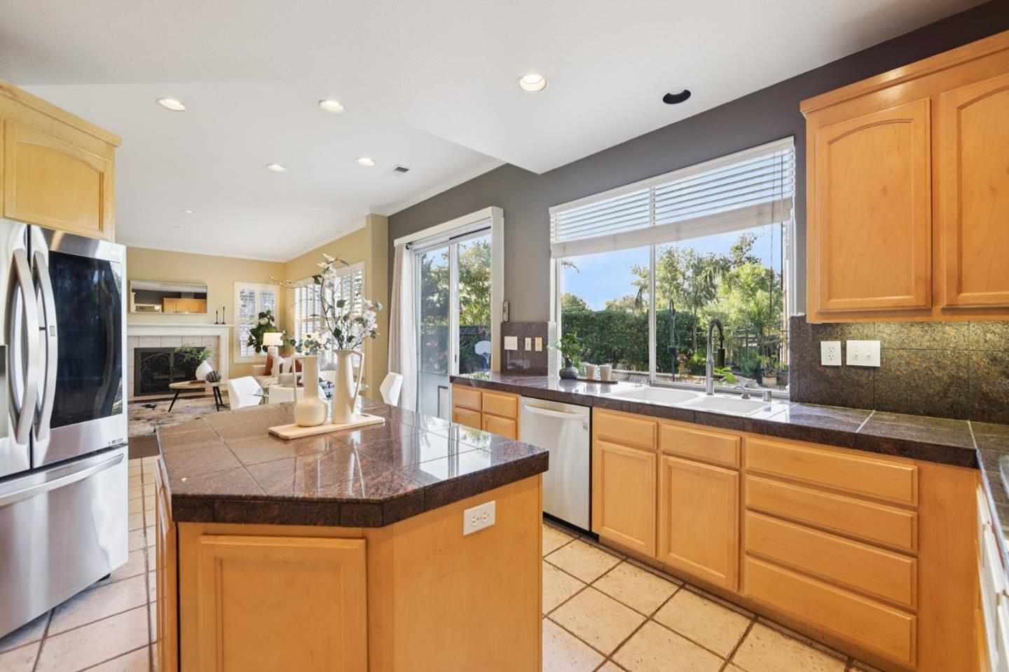 Detail Gallery Image 10 of 91 For 5761 Capilano Dr, San Jose,  CA 95138 - 5 Beds | 4/1 Baths