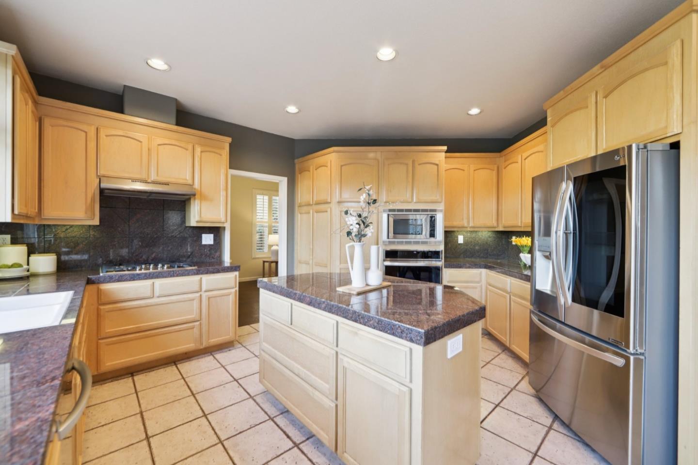 Detail Gallery Image 11 of 91 For 5761 Capilano Dr, San Jose,  CA 95138 - 5 Beds | 4/1 Baths