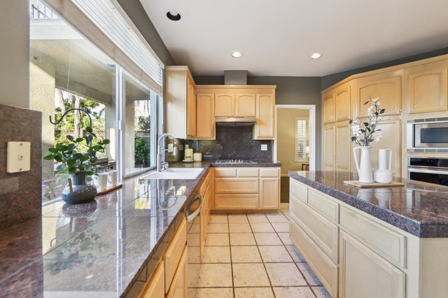 Detail Gallery Image 12 of 91 For 5761 Capilano Dr, San Jose,  CA 95138 - 5 Beds | 4/1 Baths
