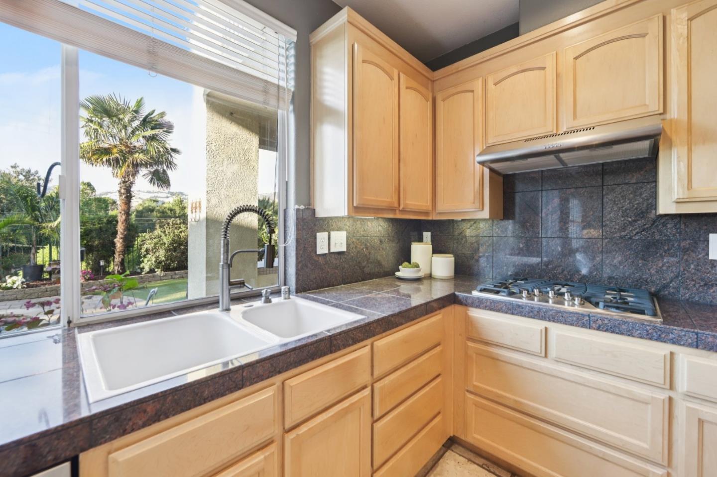 Detail Gallery Image 13 of 91 For 5761 Capilano Dr, San Jose,  CA 95138 - 5 Beds | 4/1 Baths