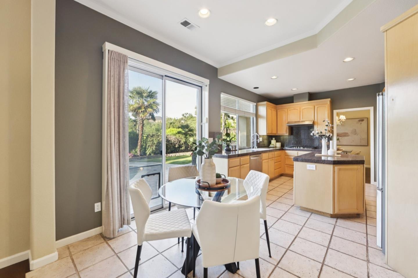 Detail Gallery Image 14 of 91 For 5761 Capilano Dr, San Jose,  CA 95138 - 5 Beds | 4/1 Baths