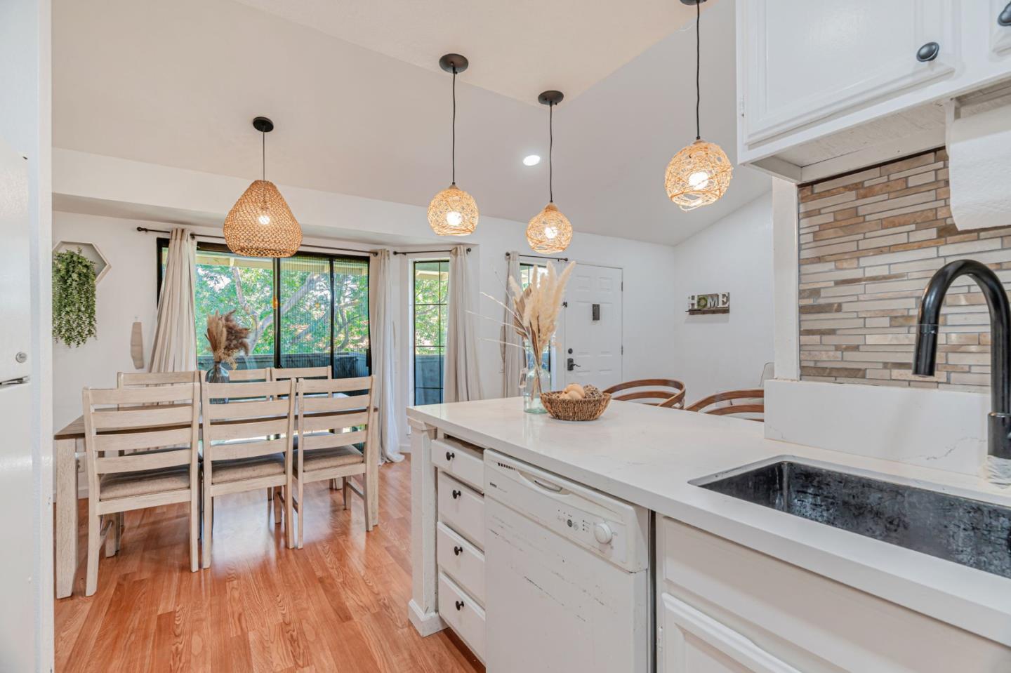 Detail Gallery Image 10 of 34 For 3138 Kenland Dr, San Jose,  CA 95111 - 2 Beds | 1 Baths