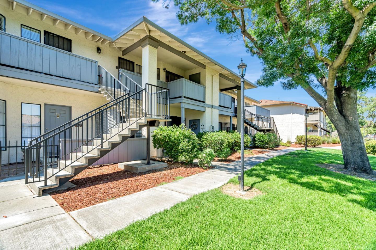 Detail Gallery Image 2 of 34 For 3138 Kenland Dr, San Jose,  CA 95111 - 2 Beds | 1 Baths