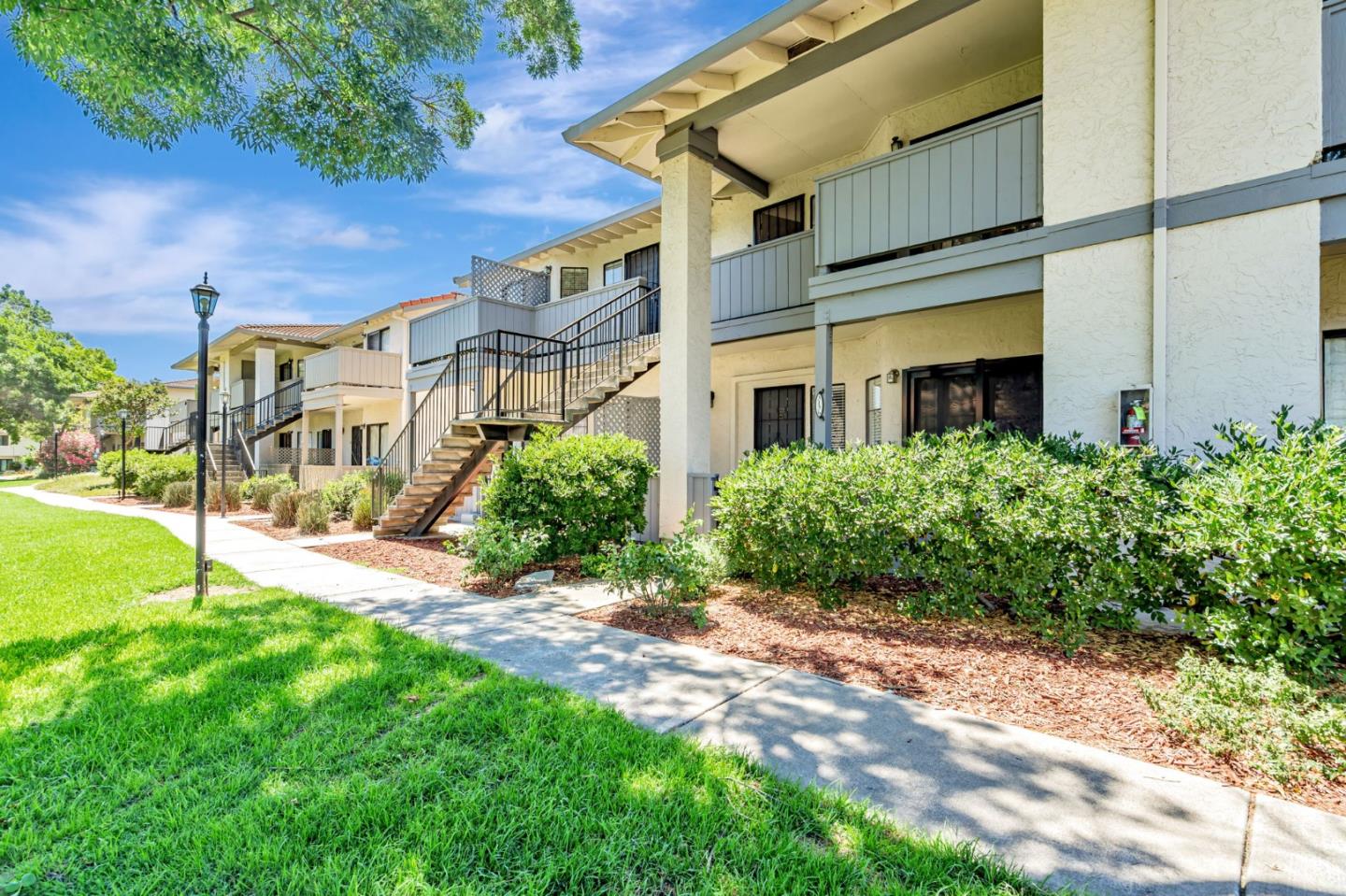 Detail Gallery Image 3 of 34 For 3138 Kenland Dr, San Jose,  CA 95111 - 2 Beds | 1 Baths