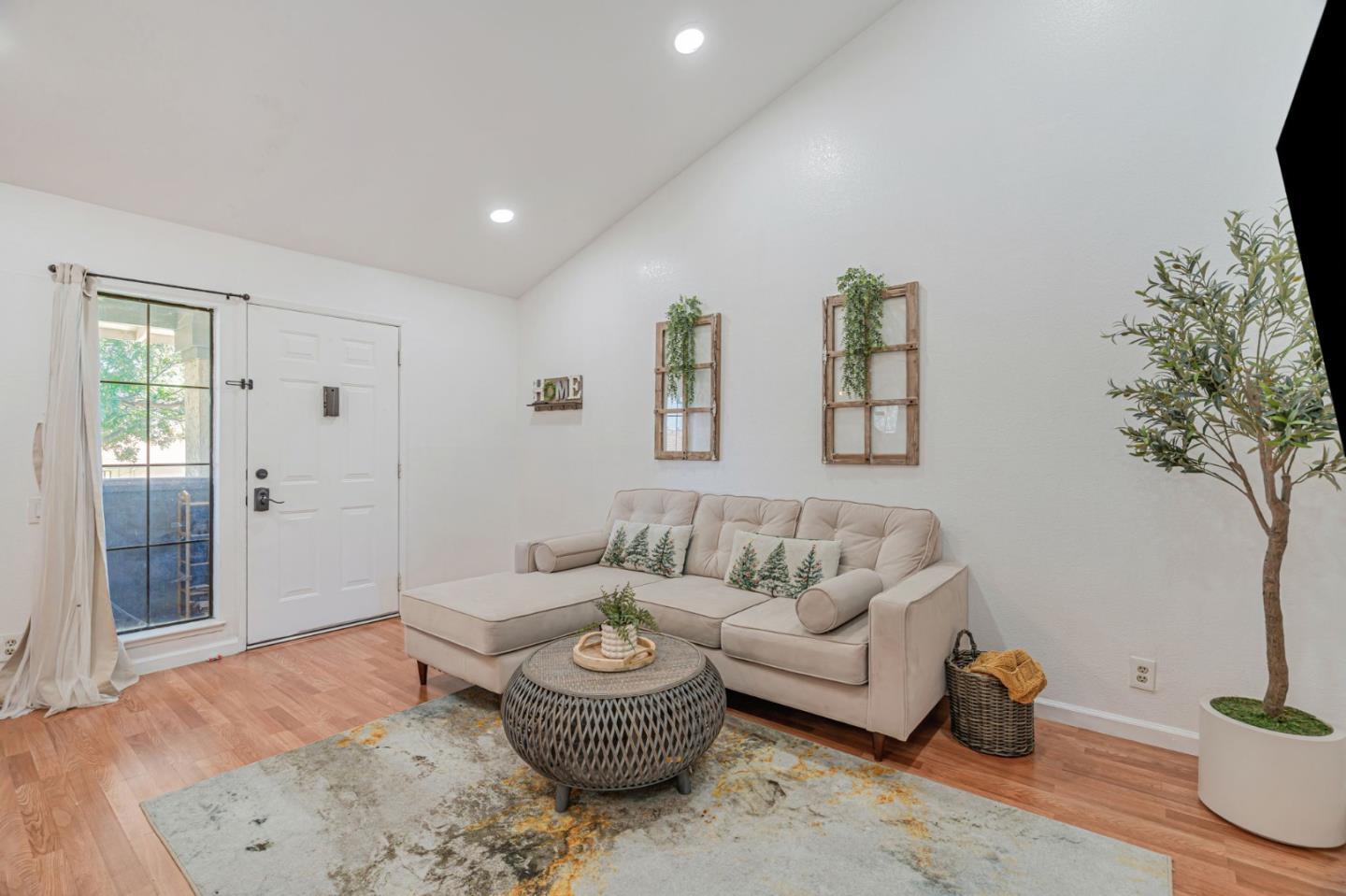 Detail Gallery Image 5 of 34 For 3138 Kenland Dr, San Jose,  CA 95111 - 2 Beds | 1 Baths
