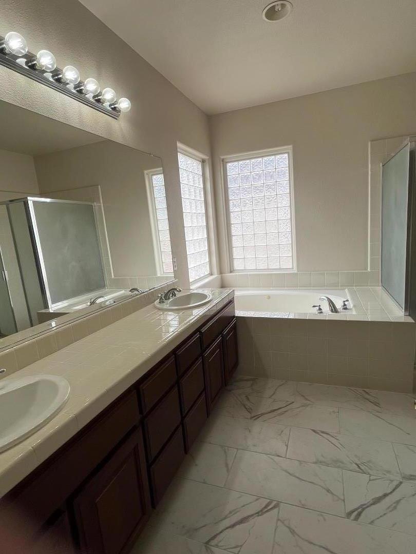 Detail Gallery Image 5 of 5 For 307 Saint Mathews St, Greenfield,  CA 93927 - 4 Beds | 3/1 Baths