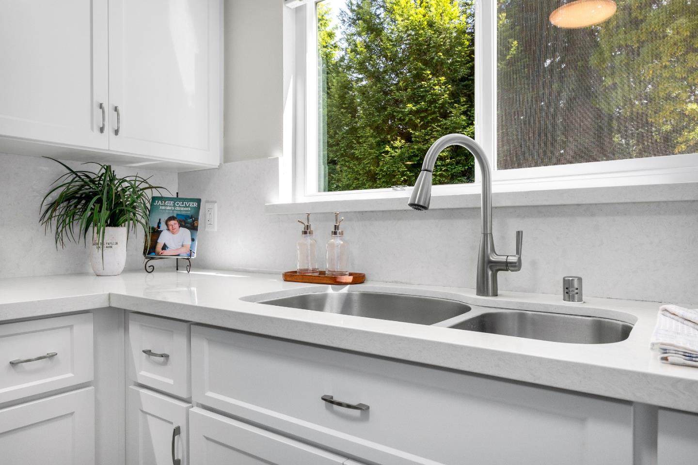 Detail Gallery Image 11 of 47 For 6321 Imperial Ct, Aptos,  CA 95003 - 3 Beds | 2/1 Baths