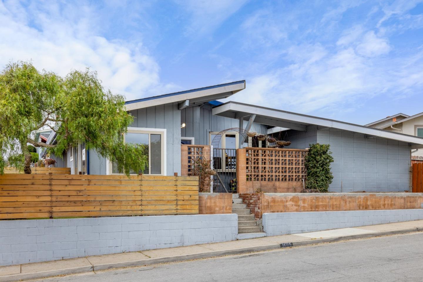 Detail Gallery Image 1 of 34 For 1605 Broadway Ave, Seaside,  CA 93955 - 4 Beds | 1/1 Baths