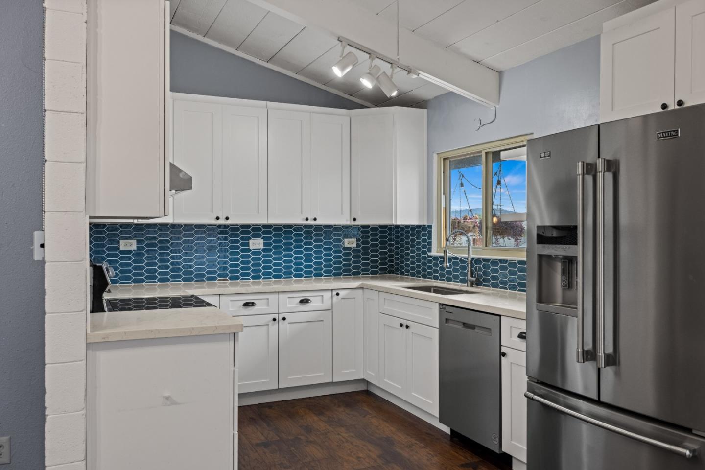 Detail Gallery Image 10 of 34 For 1605 Broadway Ave, Seaside,  CA 93955 - 4 Beds | 1/1 Baths