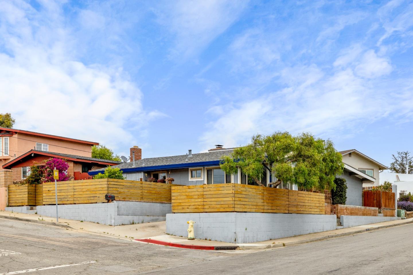 Detail Gallery Image 2 of 34 For 1605 Broadway Ave, Seaside,  CA 93955 - 4 Beds | 1/1 Baths