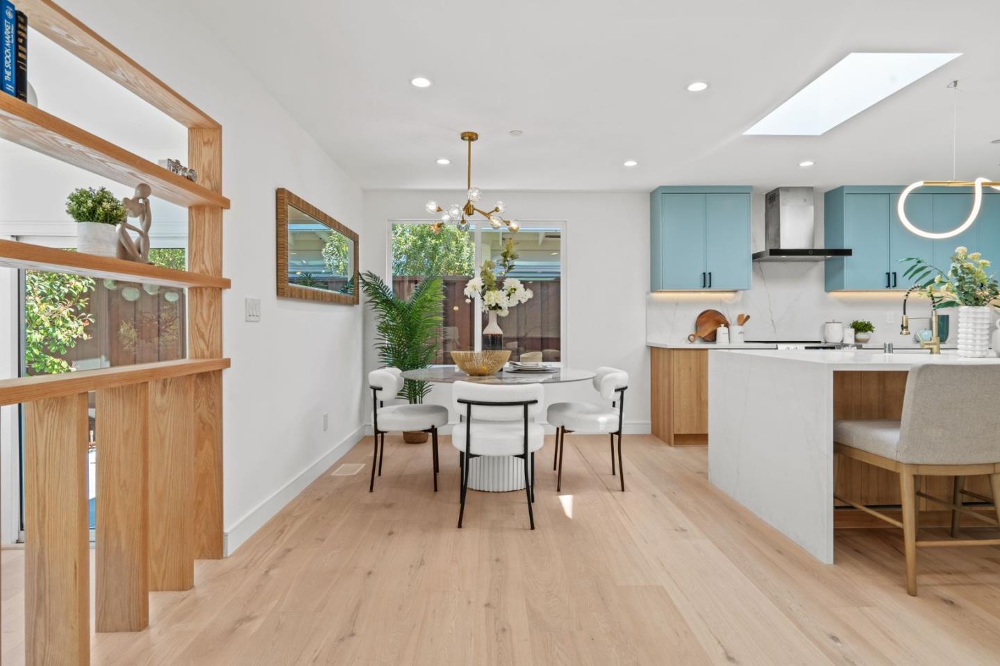 Detail Gallery Image 15 of 37 For 2049 Santa Cruz Ave, Menlo Park,  CA 94025 - 4 Beds | 2/1 Baths