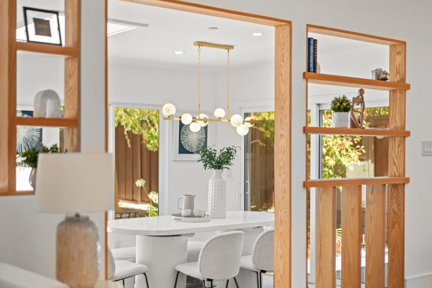 Detail Gallery Image 16 of 37 For 2049 Santa Cruz Ave, Menlo Park,  CA 94025 - 4 Beds | 2/1 Baths