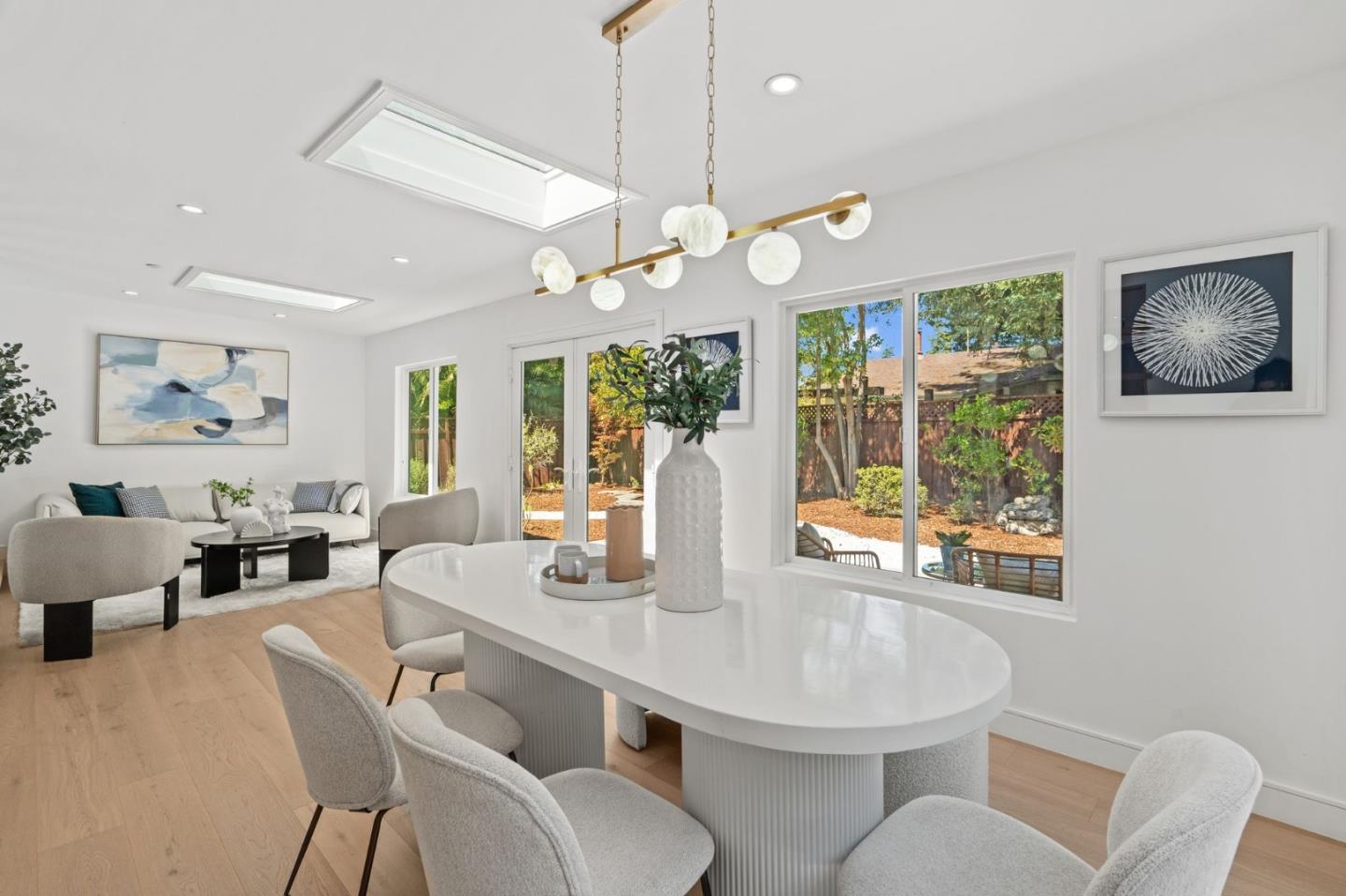 Detail Gallery Image 18 of 37 For 2049 Santa Cruz Ave, Menlo Park,  CA 94025 - 4 Beds | 2/1 Baths