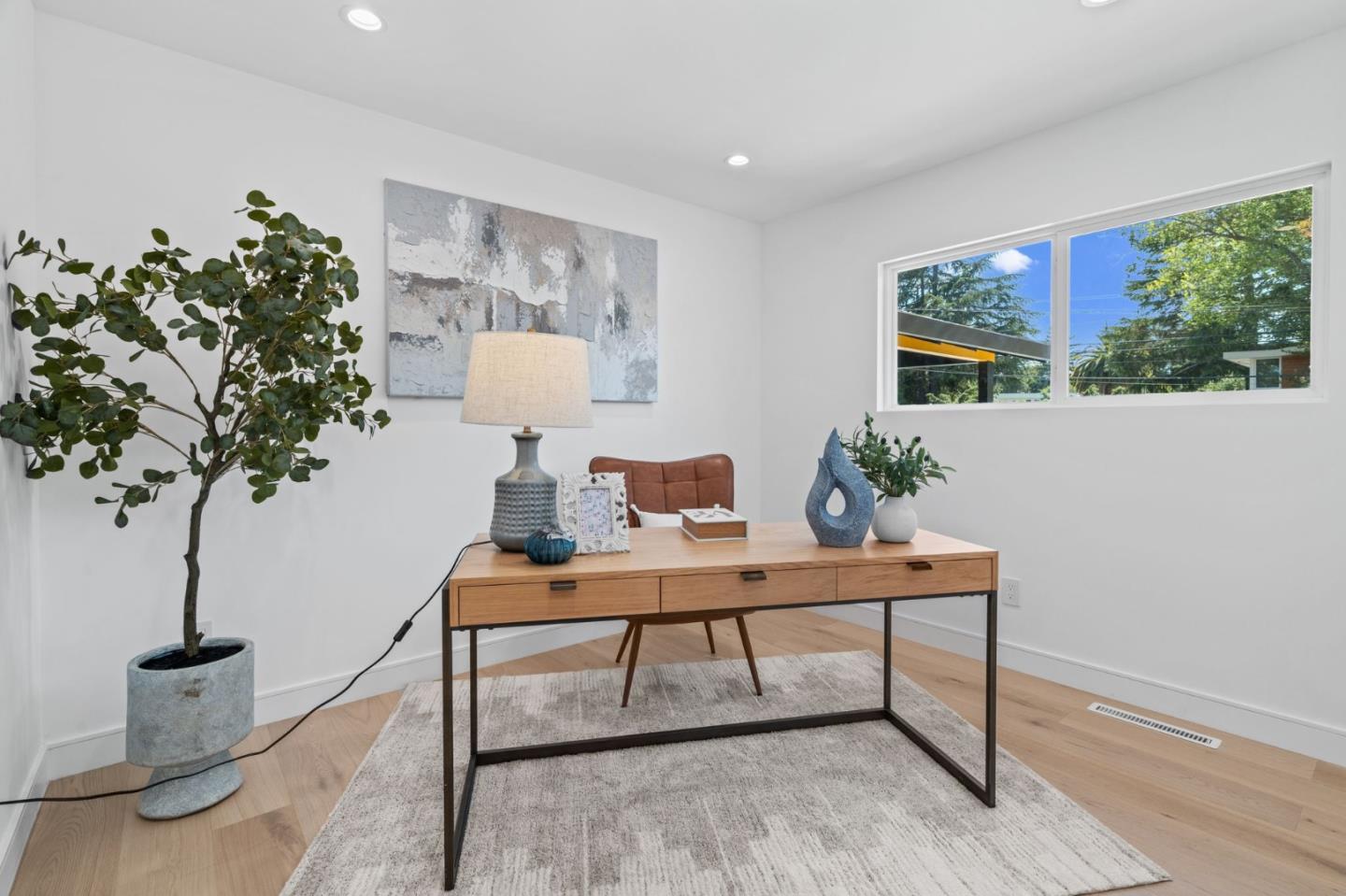 Detail Gallery Image 20 of 37 For 2049 Santa Cruz Ave, Menlo Park,  CA 94025 - 4 Beds | 2/1 Baths