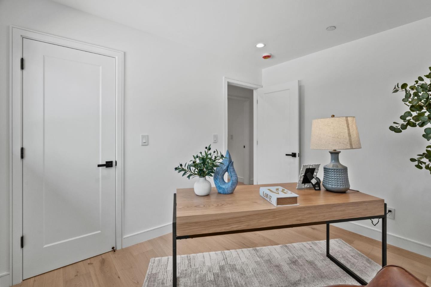 Detail Gallery Image 21 of 37 For 2049 Santa Cruz Ave, Menlo Park,  CA 94025 - 4 Beds | 2/1 Baths