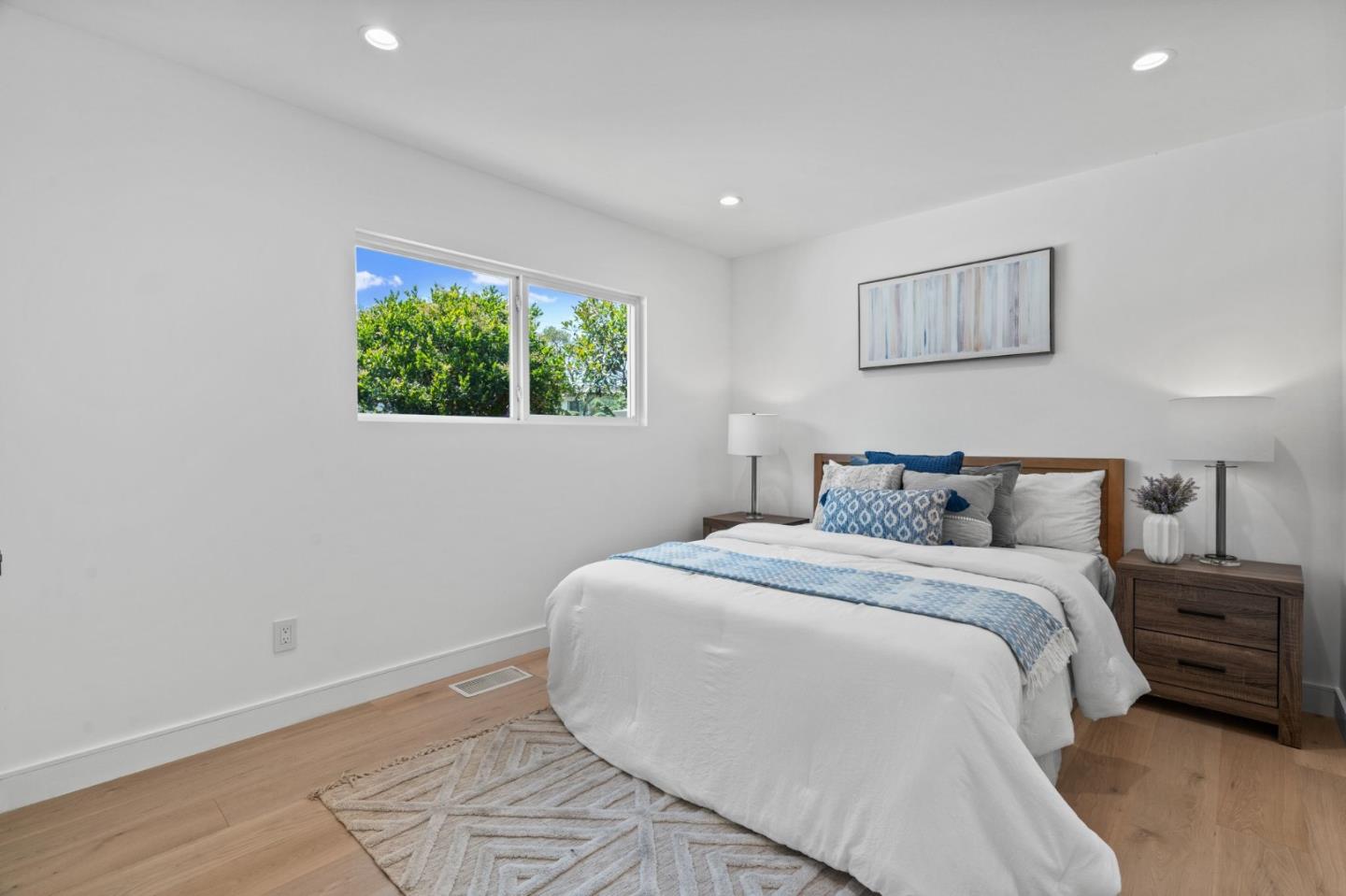 Detail Gallery Image 22 of 37 For 2049 Santa Cruz Ave, Menlo Park,  CA 94025 - 4 Beds | 2/1 Baths