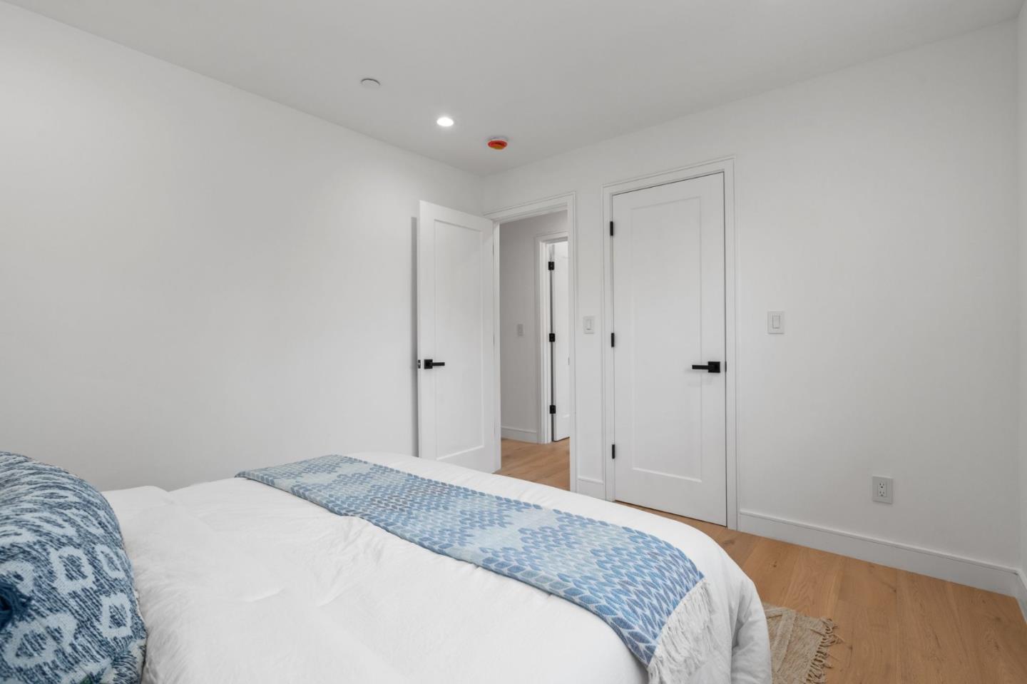 Detail Gallery Image 23 of 37 For 2049 Santa Cruz Ave, Menlo Park,  CA 94025 - 4 Beds | 2/1 Baths