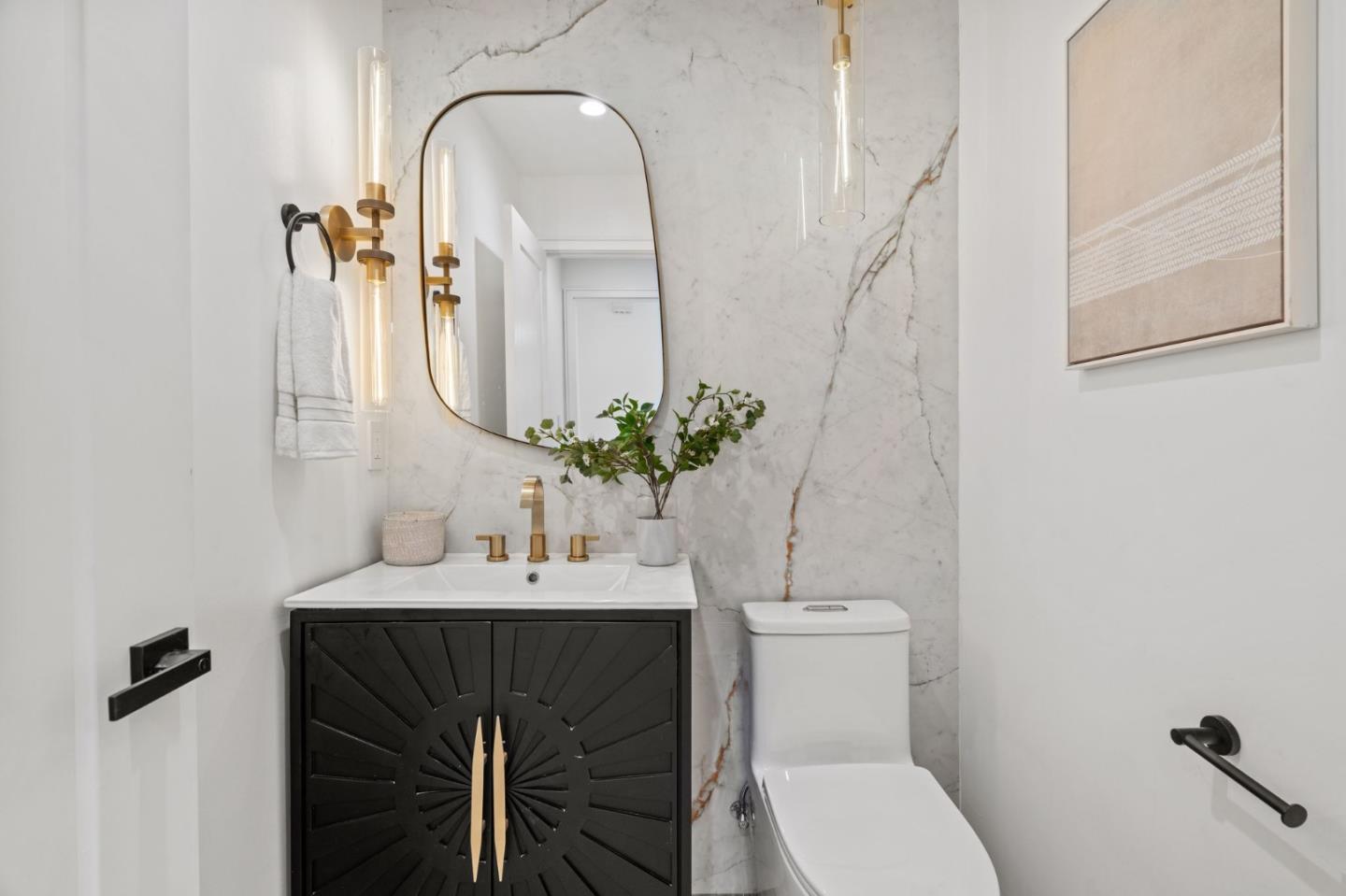 Detail Gallery Image 24 of 37 For 2049 Santa Cruz Ave, Menlo Park,  CA 94025 - 4 Beds | 2/1 Baths