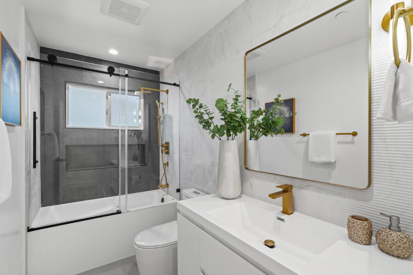 Detail Gallery Image 27 of 37 For 2049 Santa Cruz Ave, Menlo Park,  CA 94025 - 4 Beds | 2/1 Baths