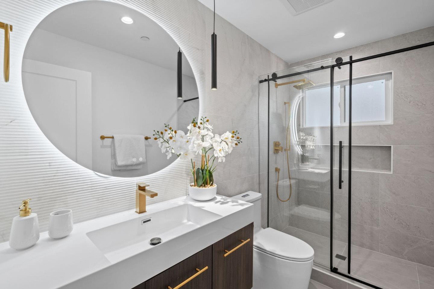 Detail Gallery Image 30 of 37 For 2049 Santa Cruz Ave, Menlo Park,  CA 94025 - 4 Beds | 2/1 Baths