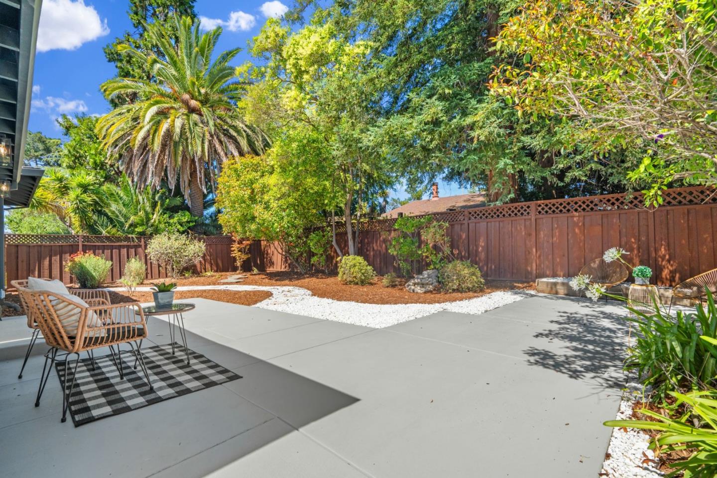 Detail Gallery Image 33 of 37 For 2049 Santa Cruz Ave, Menlo Park,  CA 94025 - 4 Beds | 2/1 Baths