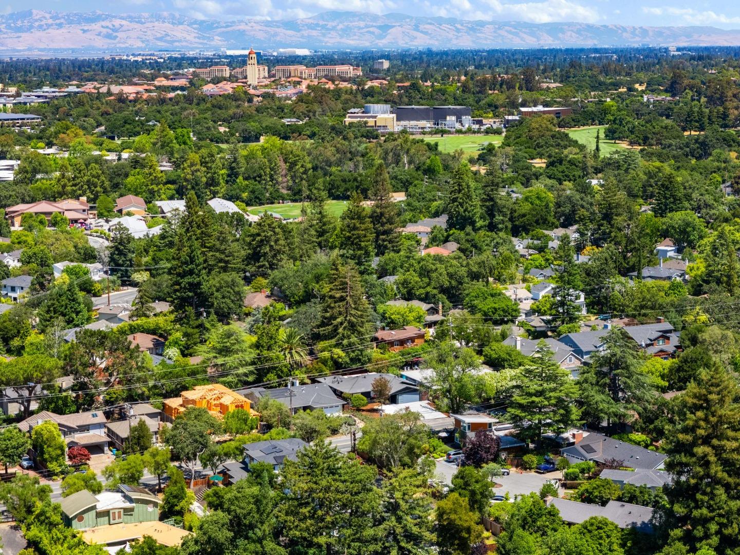 Detail Gallery Image 36 of 37 For 2049 Santa Cruz Ave, Menlo Park,  CA 94025 - 4 Beds | 2/1 Baths