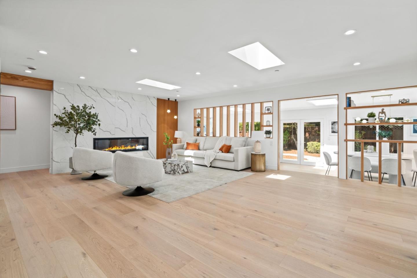 Detail Gallery Image 7 of 37 For 2049 Santa Cruz Ave, Menlo Park,  CA 94025 - 4 Beds | 2/1 Baths