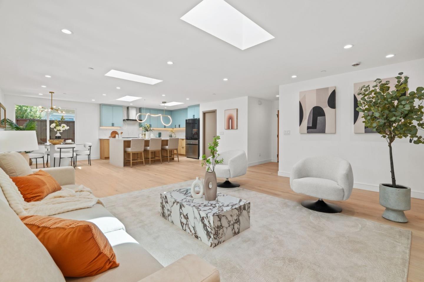 Detail Gallery Image 8 of 37 For 2049 Santa Cruz Ave, Menlo Park,  CA 94025 - 4 Beds | 2/1 Baths