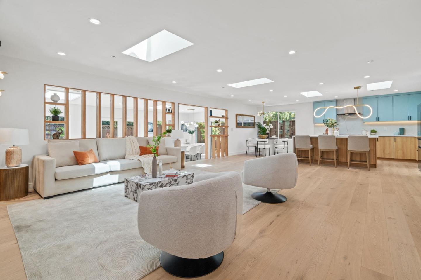 Detail Gallery Image 9 of 37 For 2049 Santa Cruz Ave, Menlo Park,  CA 94025 - 4 Beds | 2/1 Baths