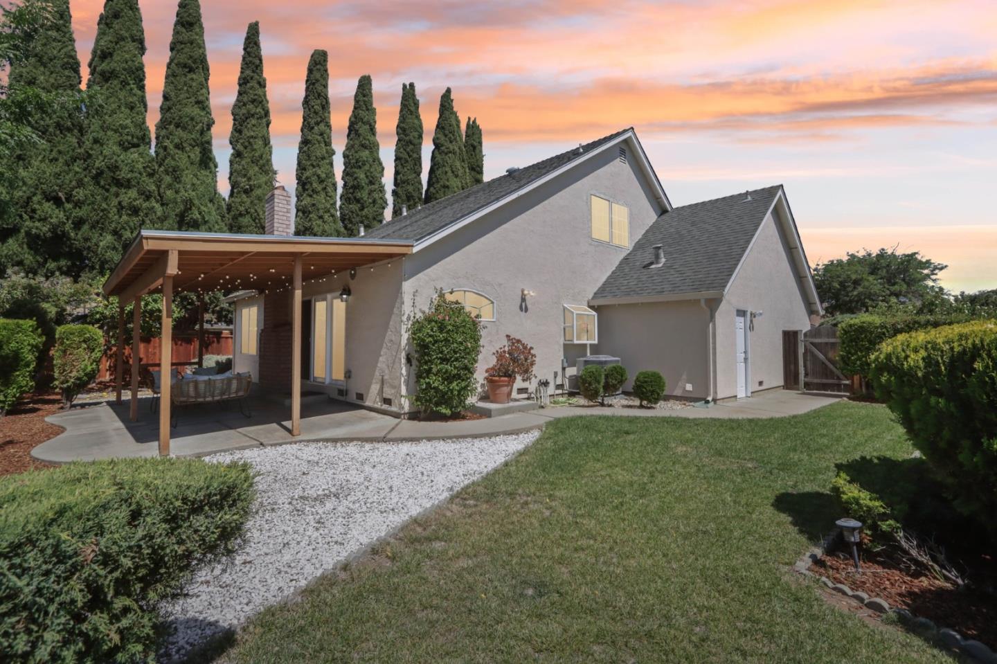 Detail Gallery Image 2 of 36 For 3043 Crater Ln, San Jose,  CA 95132 - 3 Beds | 2 Baths