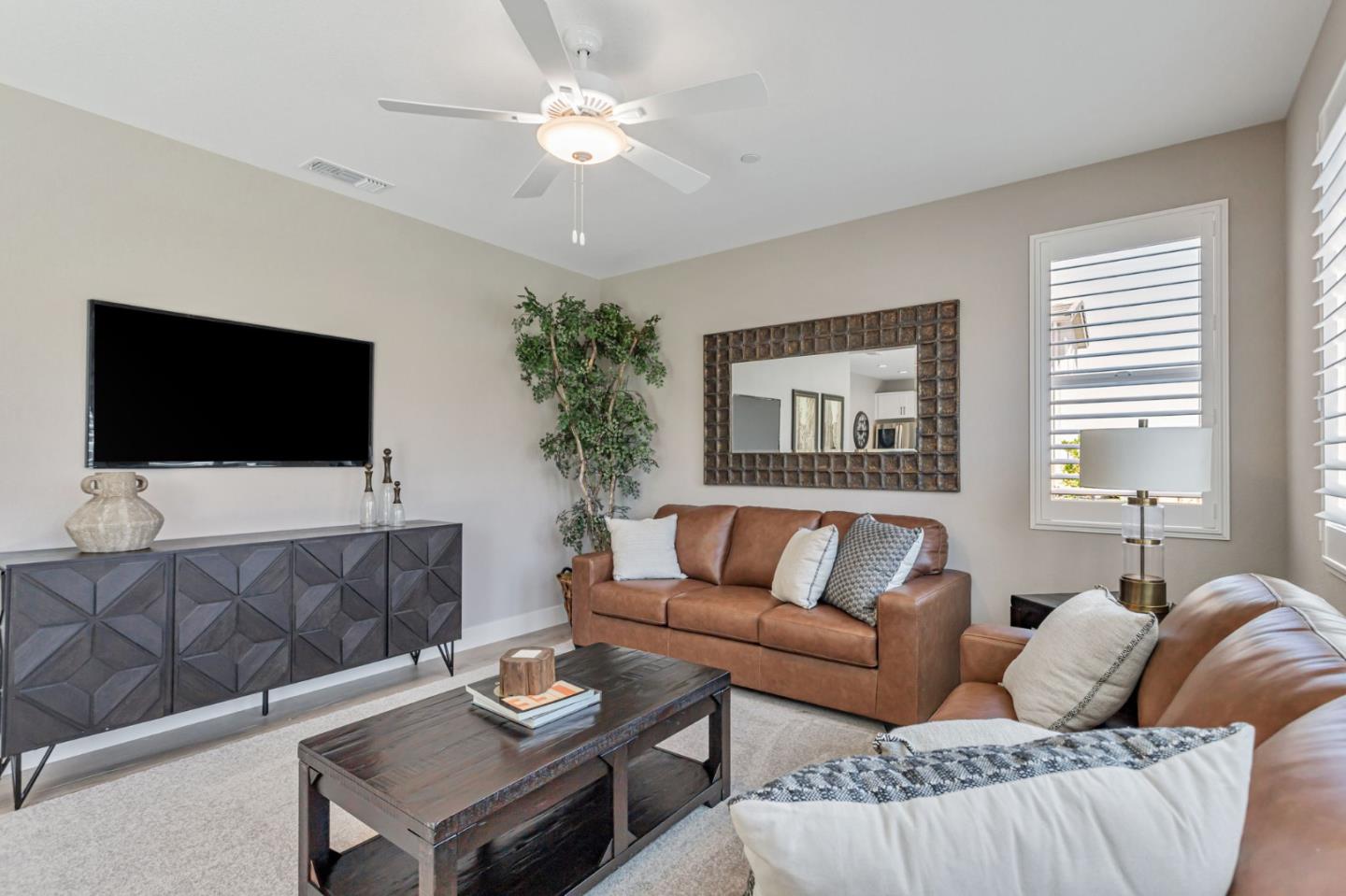 Detail Gallery Image 10 of 65 For 1133 Coyote Peak Way, Hollister,  CA 95023 - 5 Beds | 3 Baths