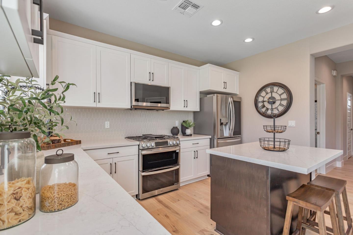 Detail Gallery Image 13 of 65 For 1133 Coyote Peak Way, Hollister,  CA 95023 - 5 Beds | 3 Baths