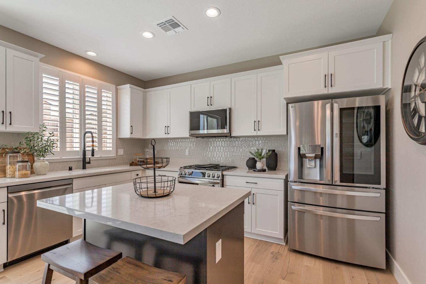Detail Gallery Image 14 of 65 For 1133 Coyote Peak Way, Hollister,  CA 95023 - 5 Beds | 3 Baths