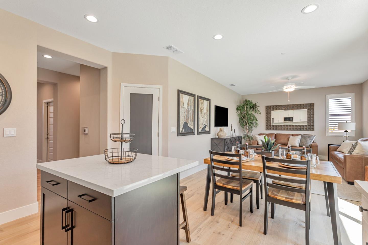 Detail Gallery Image 16 of 65 For 1133 Coyote Peak Way, Hollister,  CA 95023 - 5 Beds | 3 Baths