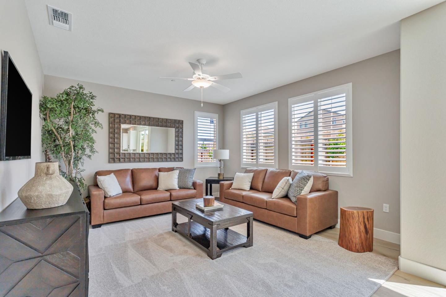 Detail Gallery Image 9 of 65 For 1133 Coyote Peak Way, Hollister,  CA 95023 - 5 Beds | 3 Baths