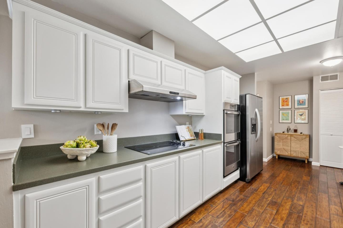 Detail Gallery Image 11 of 50 For 1328 Woodside Rd, Redwood City,  CA 94061 - 2 Beds | 2 Baths