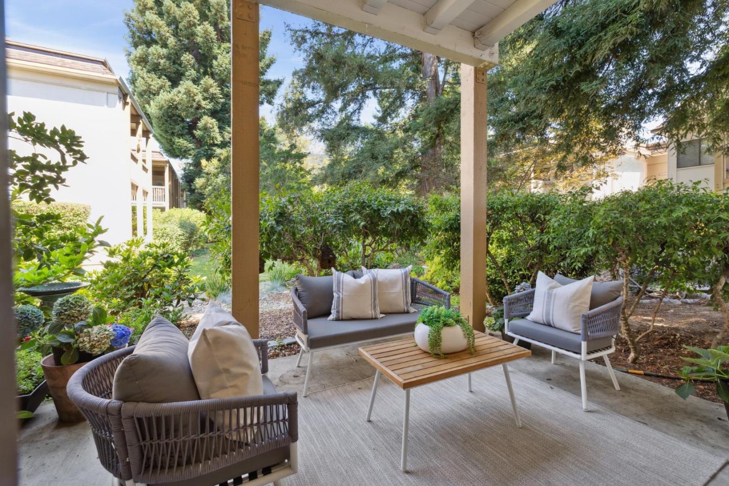 Detail Gallery Image 9 of 50 For 1328 Woodside Rd, Redwood City,  CA 94061 - 2 Beds | 2 Baths